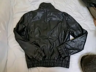 Chaqueta negra - miniatura 3