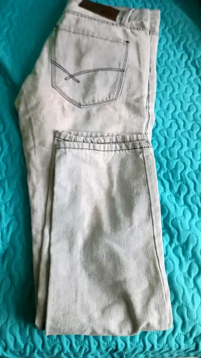 Jeans de mezclilla gris claro para hombre talla 44 - miniatura 1