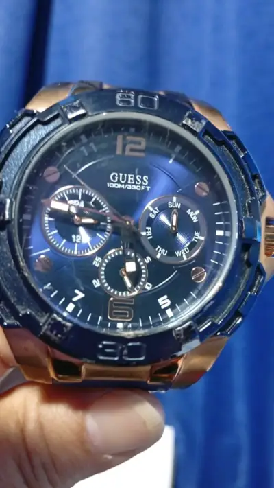 Reloj Guess azul con correa de silicona - miniatura 2