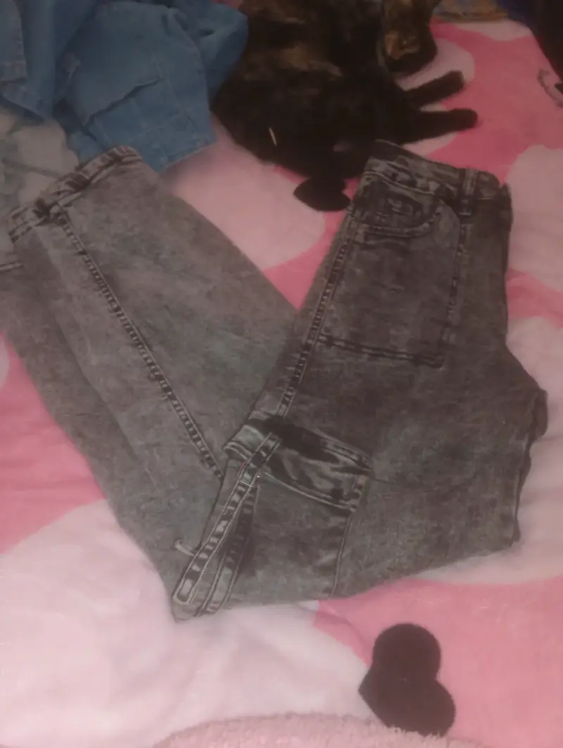 Lote de jeans y vestido rojo para mujer - 1