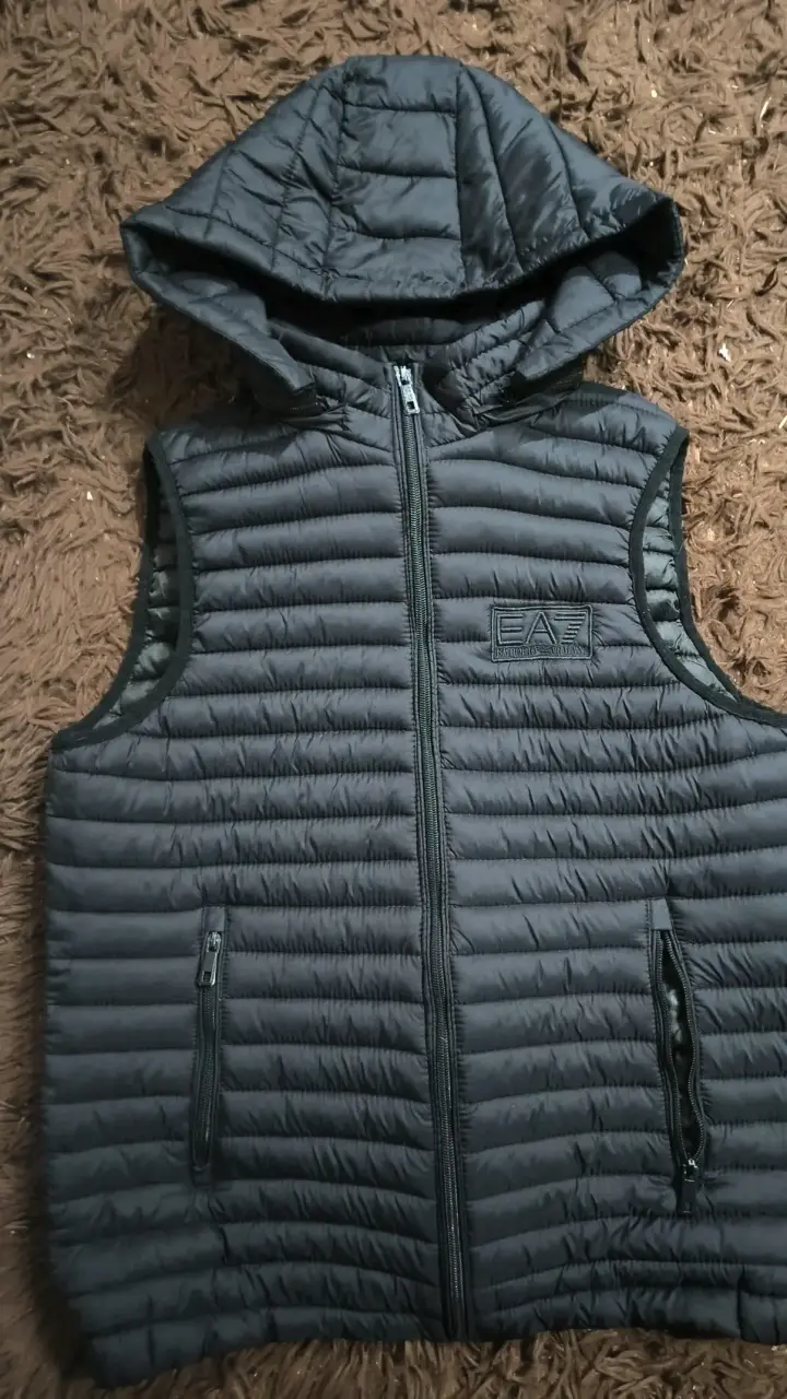Chaleco sin mangas negro EA7 acolchado - 3