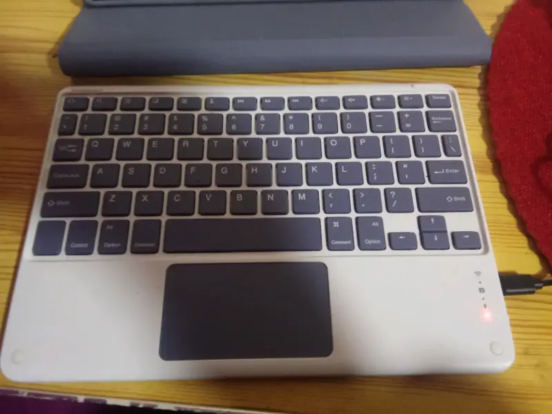 Tablet Lenovo Tab con teclado y funda - 4