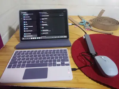 Tablet Lenovo Tab con teclado y funda - miniatura 6