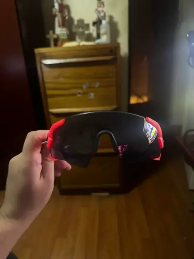 Gafas de Sol Deportivas Rojas y Negras - miniatura 1