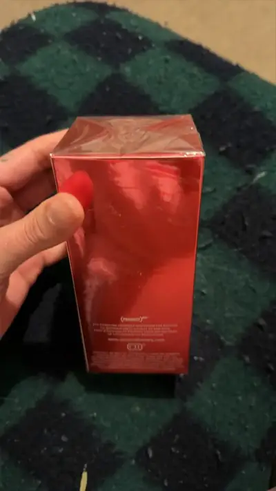 Perfume 212 VIP Black Red Edición Limitada 100ml - miniatura 2