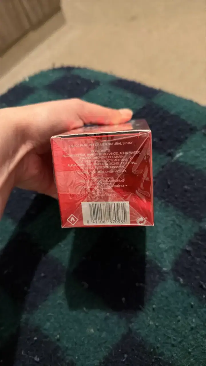 Perfume 212 VIP Black Red Edición Limitada 100ml - 3