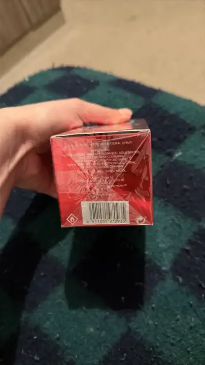 Perfume 212 VIP Black Red Edición Limitada 100ml - miniatura 3