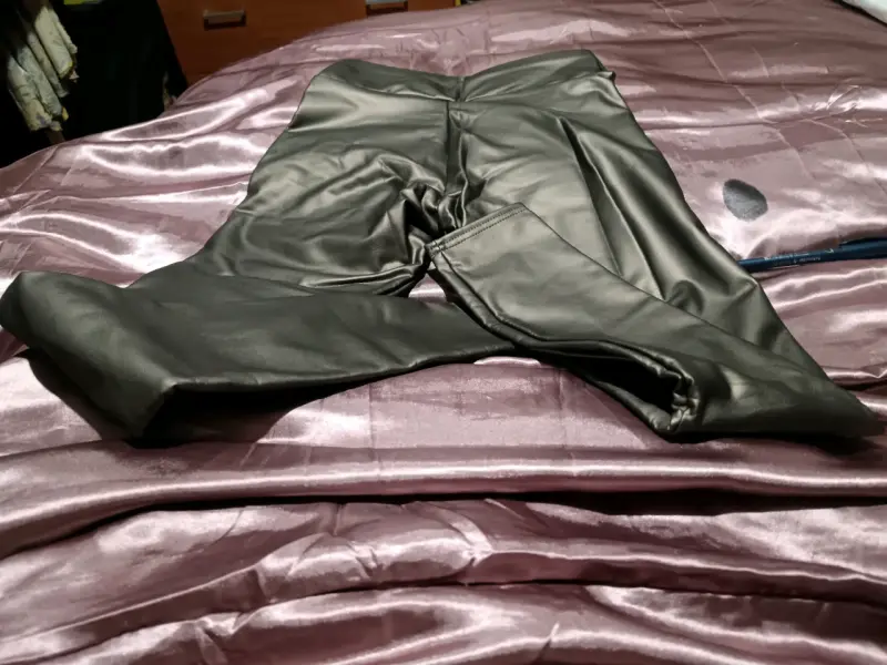 Pantalones de cuero sintético negro para mujer - 2