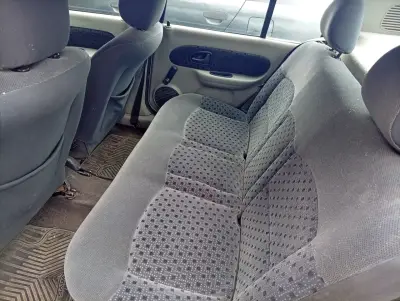 Auto Nissan Platina año 2005 en buen estado - miniatura 4