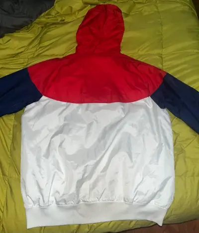 Cortaviento Nike tricolor rojo, blanco y azul - miniatura 2