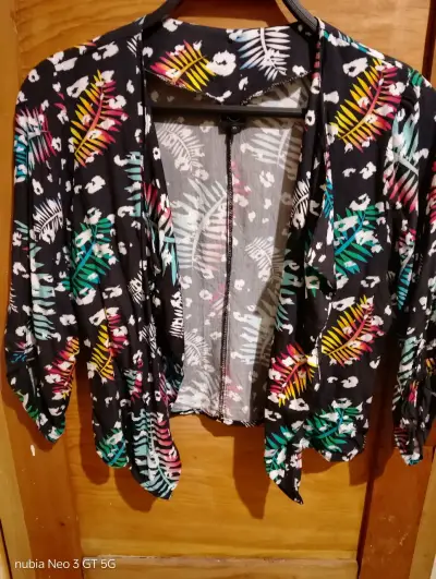 Kimono floral negro para mujer - miniatura 1