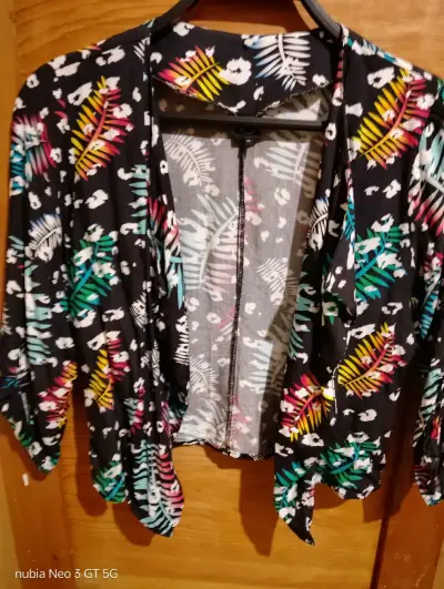 Kimono floral negro para mujer - miniatura 2