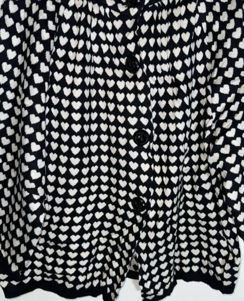 Cárdigan de punto con corazones blanco y negro - 3