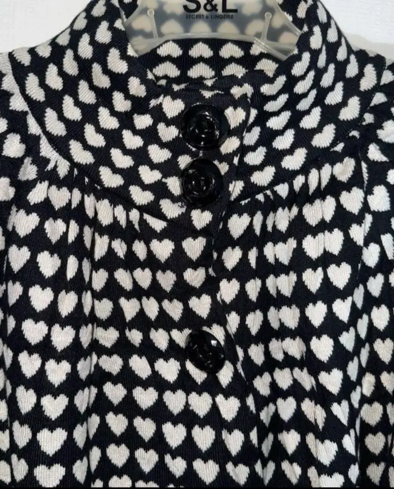 Cárdigan de punto con corazones blanco y negro - 4