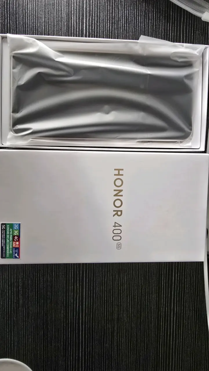 Smartphone Honor 400 512  5G dorado con accesorios - 3