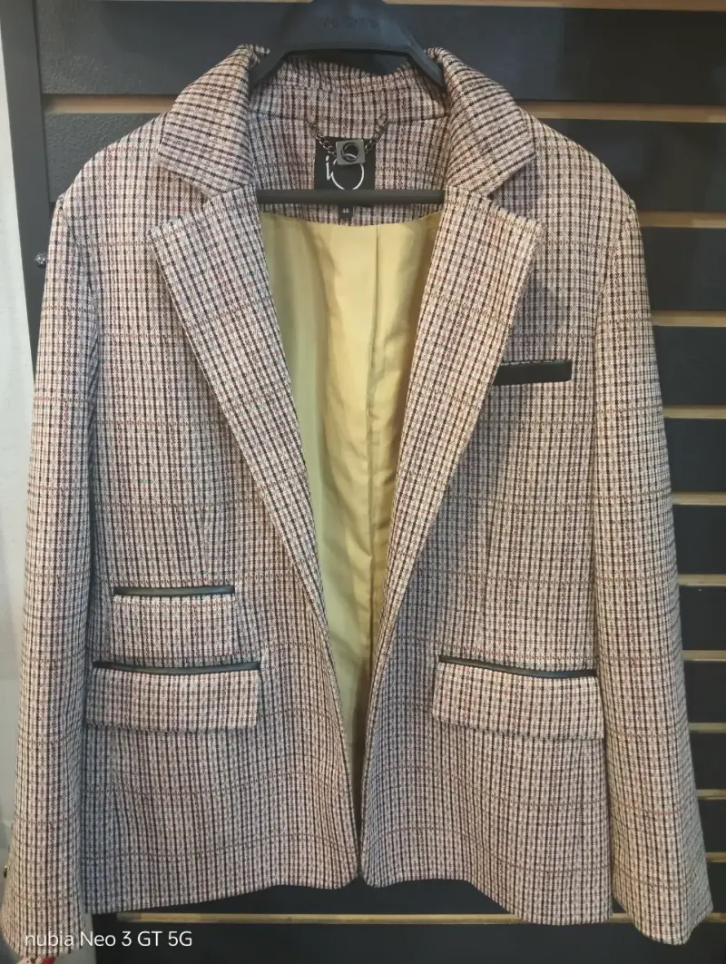 Blazer de lana a cuadros para mujer