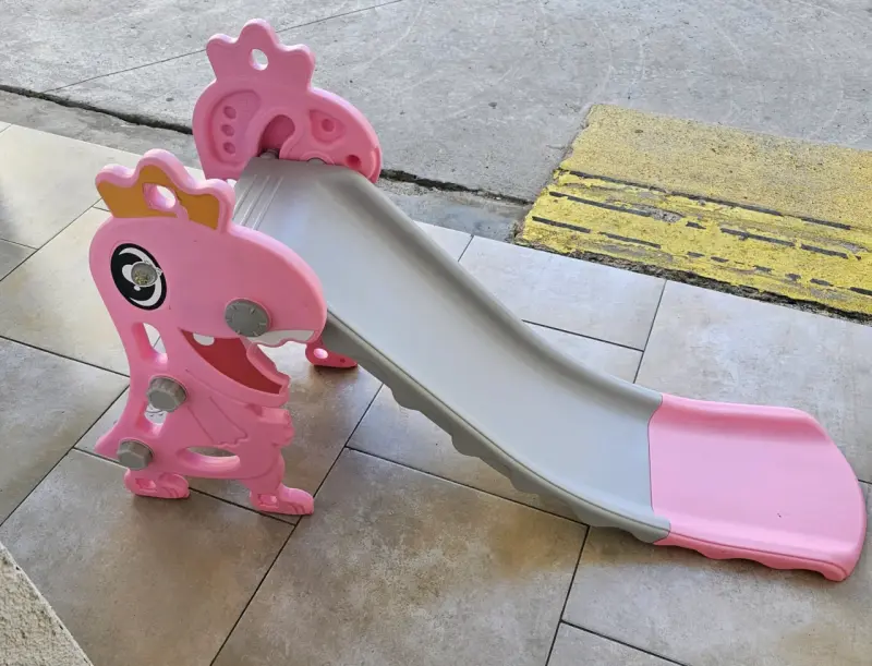 Tobogán infantil rosa en forma de dinosaurio - 2