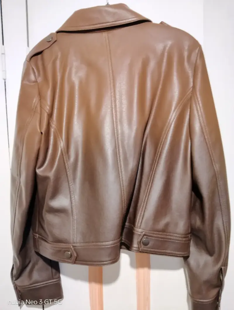 Chaqueta de cuero sintético marrón para mujer - 2