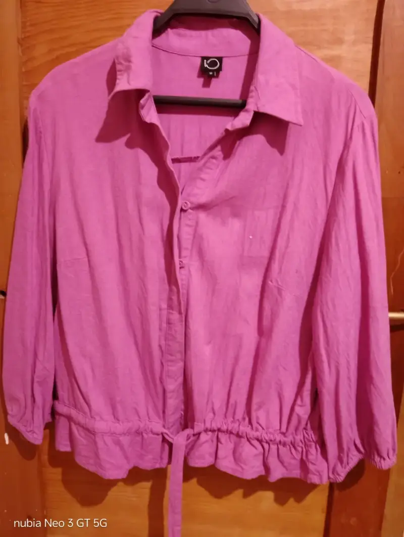 Blusa fucsia de mujer con ajuste