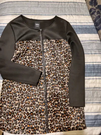 Vestido animal print con mangas largas - miniatura 2