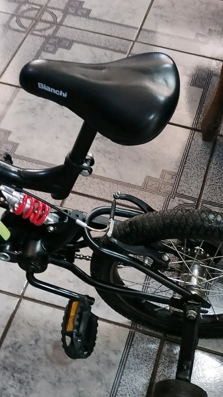 Bicicleta infantil Bianchi con casco incluido - 2