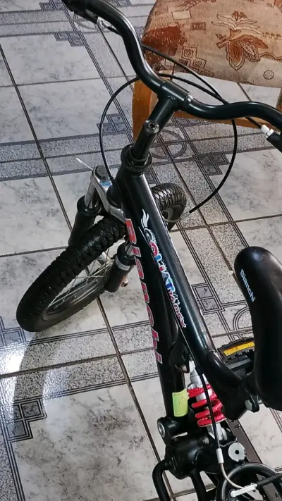 Bicicleta infantil Bianchi con casco incluido - miniatura 3