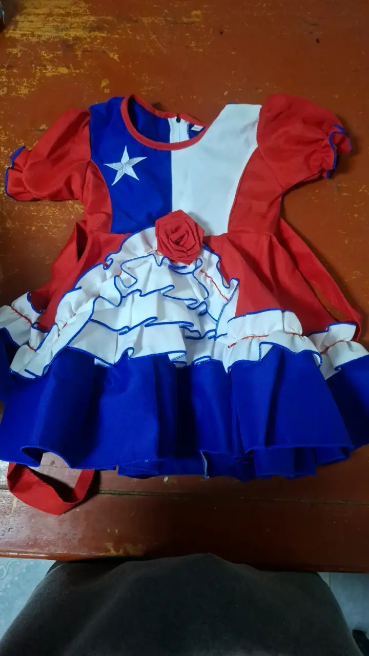 Vestido de niña con diseño de bandera chilena