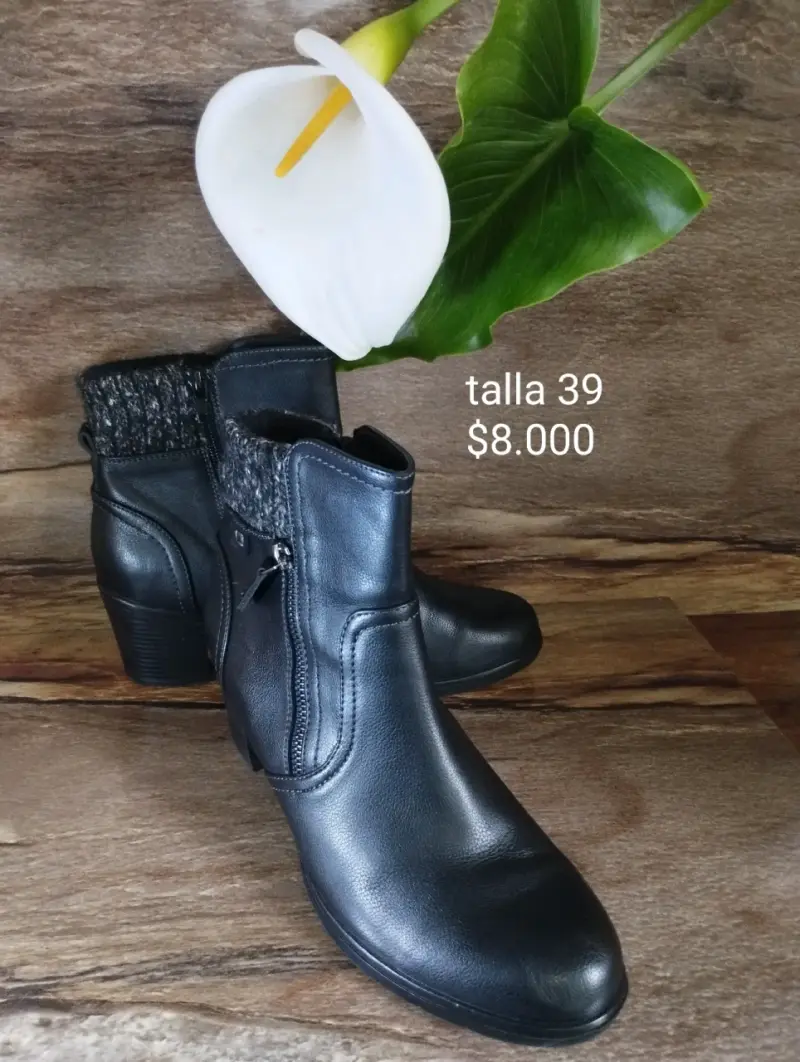Botines de cuero negro con cierre lateral - 2