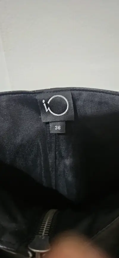 Vestido negro de cuero sintético con cierre - miniatura 2