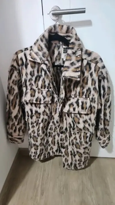 Chaqueta de Leopardo con Tachuelas para Mujer - miniatura 1
