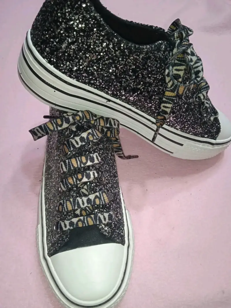 Zapatillas de Lona con Brillos y Cordones Estampados - 2