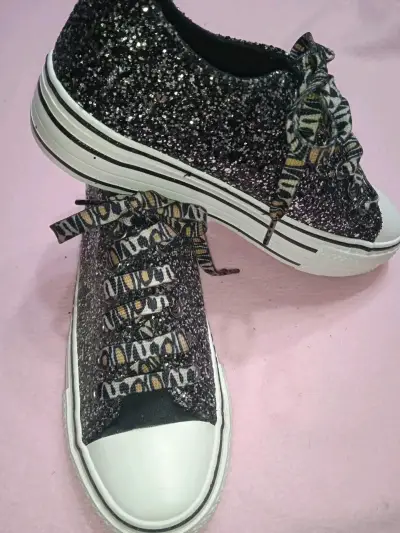 Zapatillas de Lona con Brillos y Cordones Estampados - miniatura 2