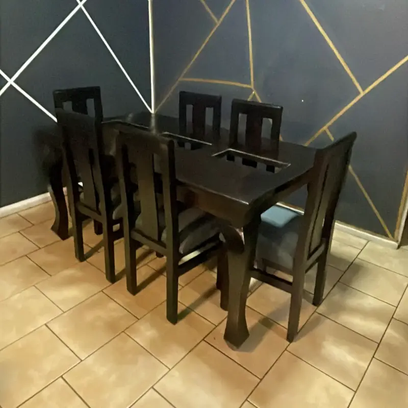 Juego comedor de madera,para 6 personas.