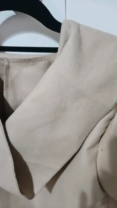 Blazer beige elegante para mujer - miniatura 3