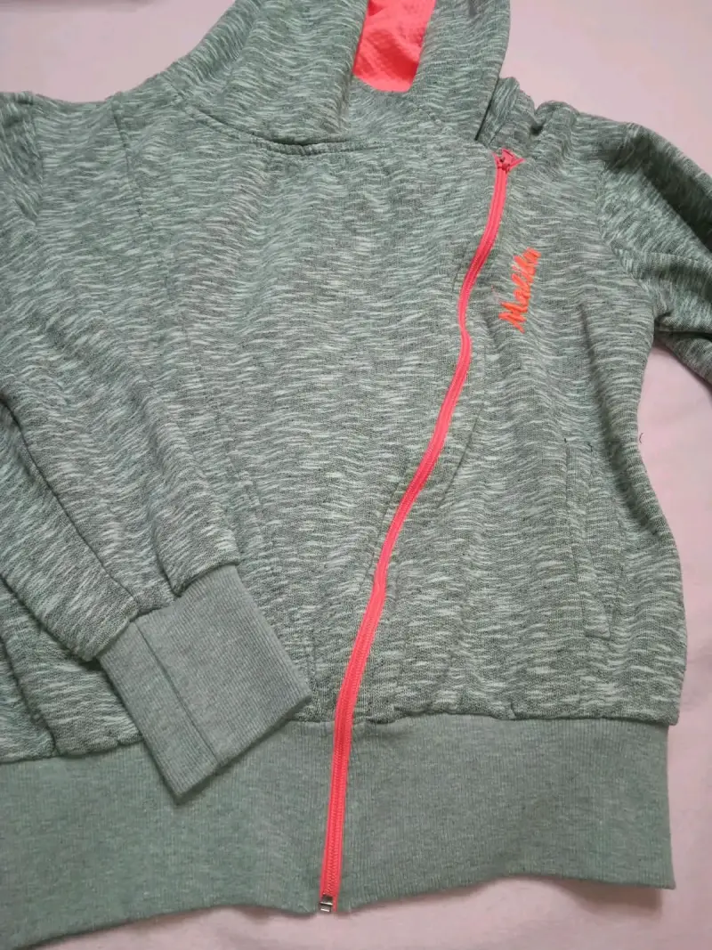 Polerón gris con cierre asimétrico para mujer - 2
