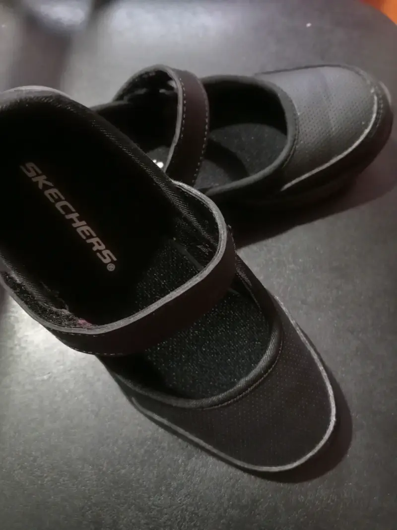 Zapatos escolares negros Skechers para niña - 1