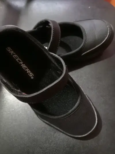 Zapatos escolares negros Skechers para niña - miniatura 1