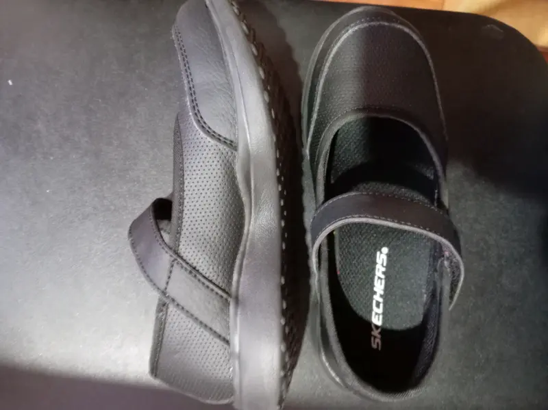 Zapatos escolares negros Skechers para niña - 2