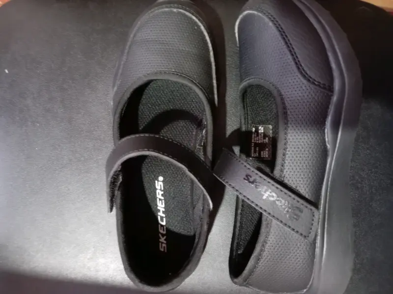 Zapatos escolares negros Skechers para niña - 3
