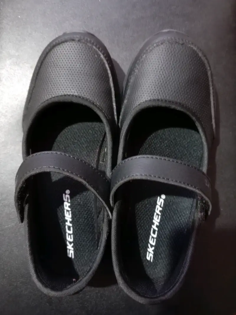 Zapatos escolares negros Skechers para niña - 5