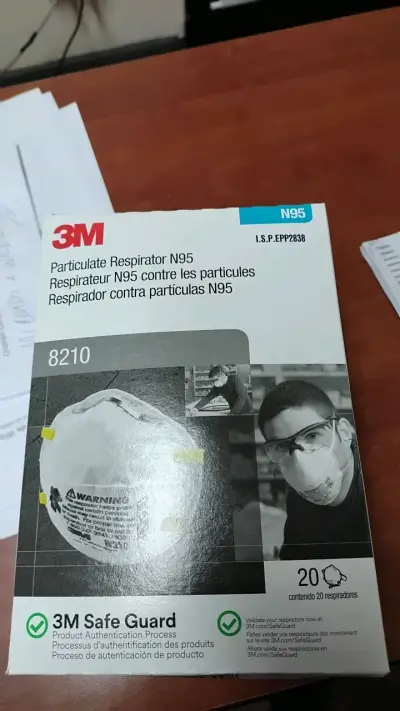 Caja de 20 Respiradores N95 3M 8210 - miniatura 1