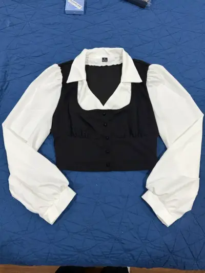 Blusa de manga larga blanca y negra elegante - miniatura 1