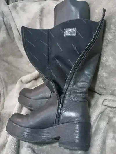 Botas negras de cuero con cierre lateral - miniatura 3