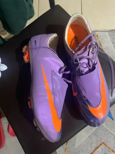 Botines de fútbol Nike Mercurial morados y naranjas - miniatura 1