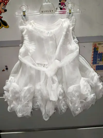 Vestido de niña blanco con detalles florales - miniatura 1
