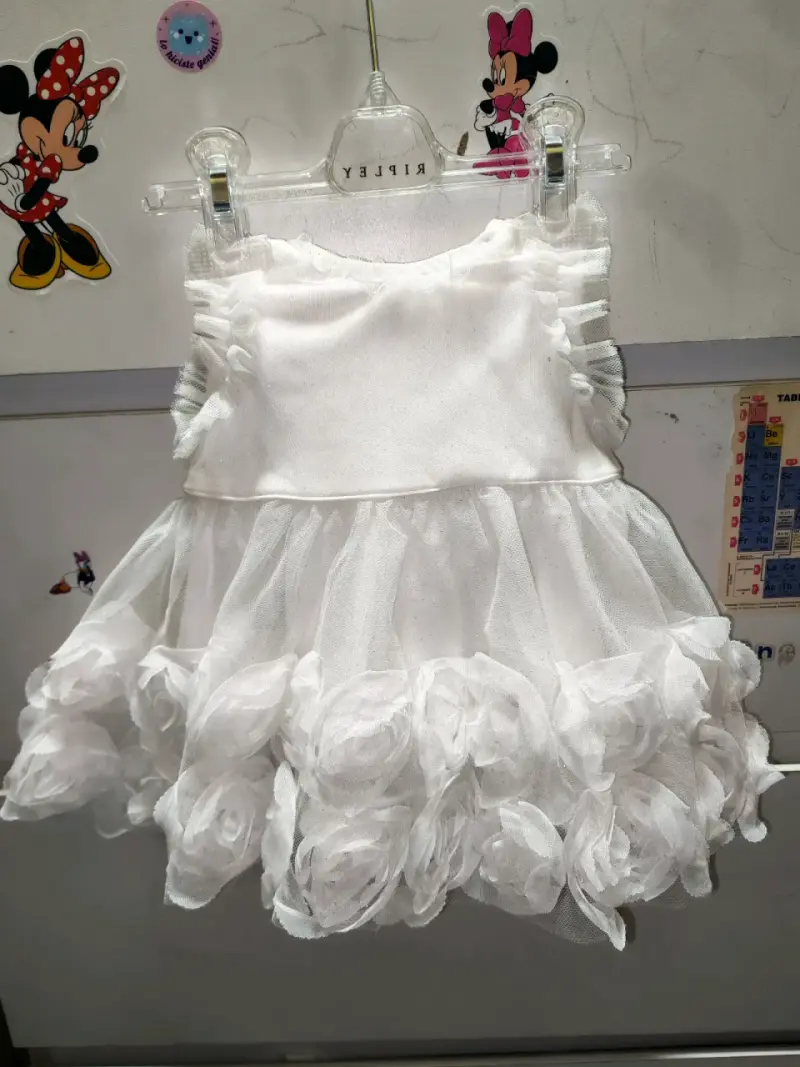 Vestido de niña blanco con detalles florales - 2