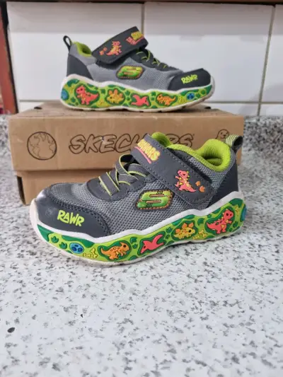 Zapatillas infantil Skechers talla 24 con diseño - miniatura 2