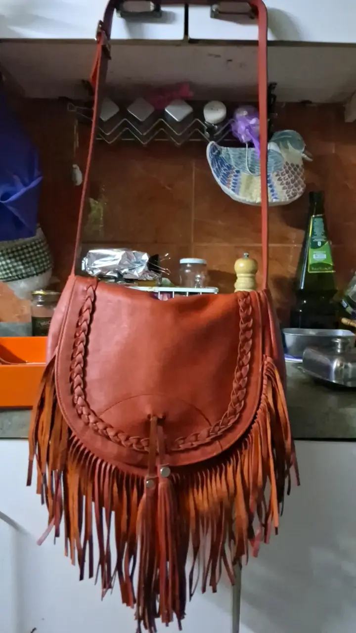 Cartera de cuero con flecos roja. - 2