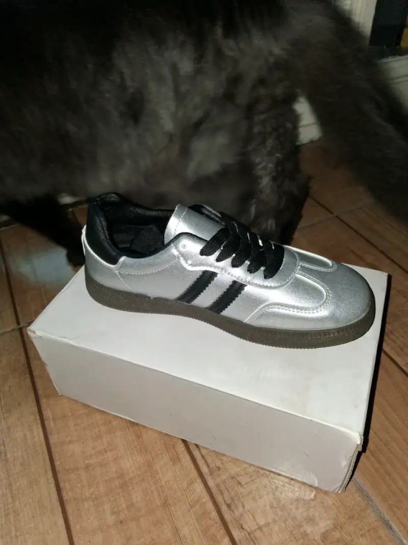 Zapatillas deportivas plateadas con cordones - 3