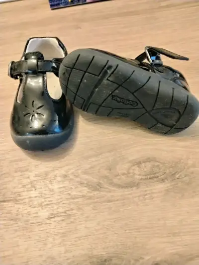 Zapatos de charol negro para niña con hebilla, #18 - miniatura 3
